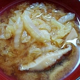 白菜とシイタケの味噌汁